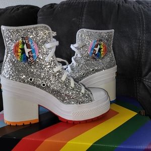 Converse deluxe pride month heel